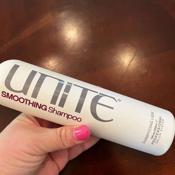 UNITE Smoothing Shampoo 10oz Bottle - Picture 3 of 5